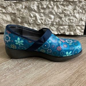 Grey’s Anatomy clogs